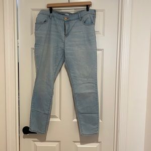 Old Navy Lightwash Super Skinny Jeans Size 18